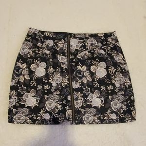 Cute Black & White Floral Denim Mini Skirt